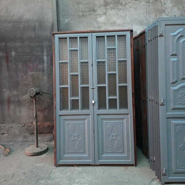 Cửa sắt hai cánh thường