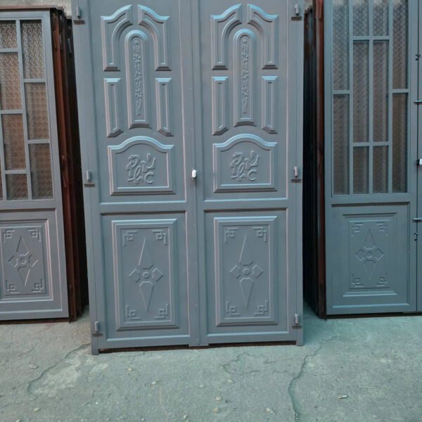 Cửa sắt hai cánh tôn